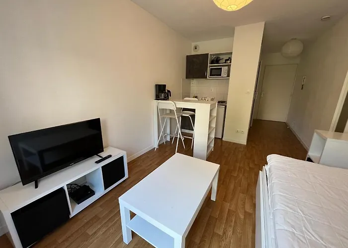 Acajou, Avec Terrasse Et Parking Privé Apartamento
