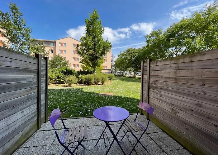 Acajou, Avec Terrasse Et Parking Privé